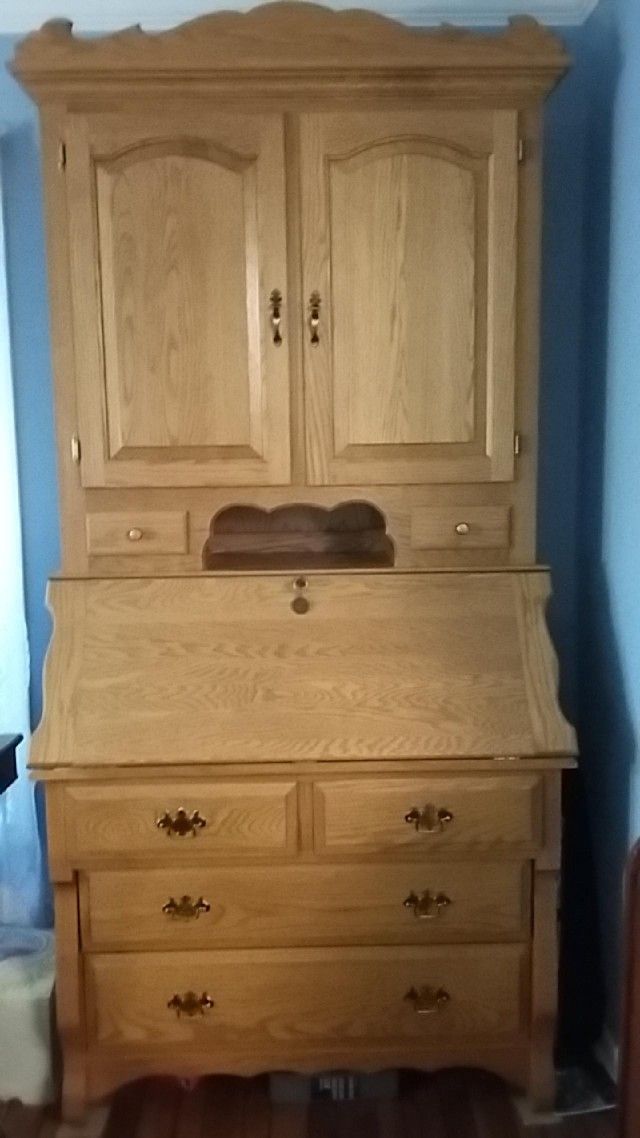 Amish Furniture - Armoire/Secretary/Bookshelf Desk