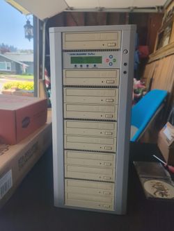 Disc Makers Reflex 1:10 CD/DVD Duplicator Tower, CD-RW & DVD+R DL, Beige/Silver