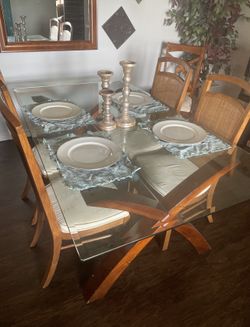 Glass Dining Room Table With Chairs .