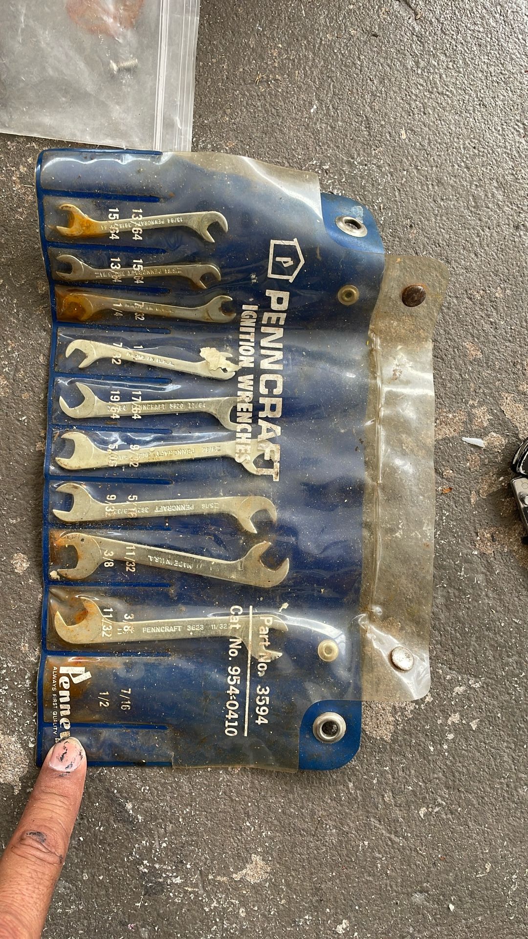 9 pcs small wrenches.