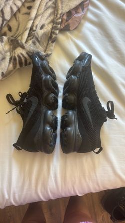 Nike Air VaporMax Flyknit Sneakers Triple Black