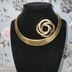 #1585, MONET GOLD PLATED 1950' PRECIOUS VINTAGE  SET OF CHOKER AND BROOCH
