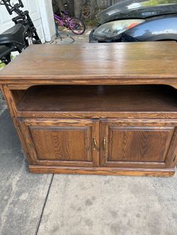 Tv stand / computer desk rolling