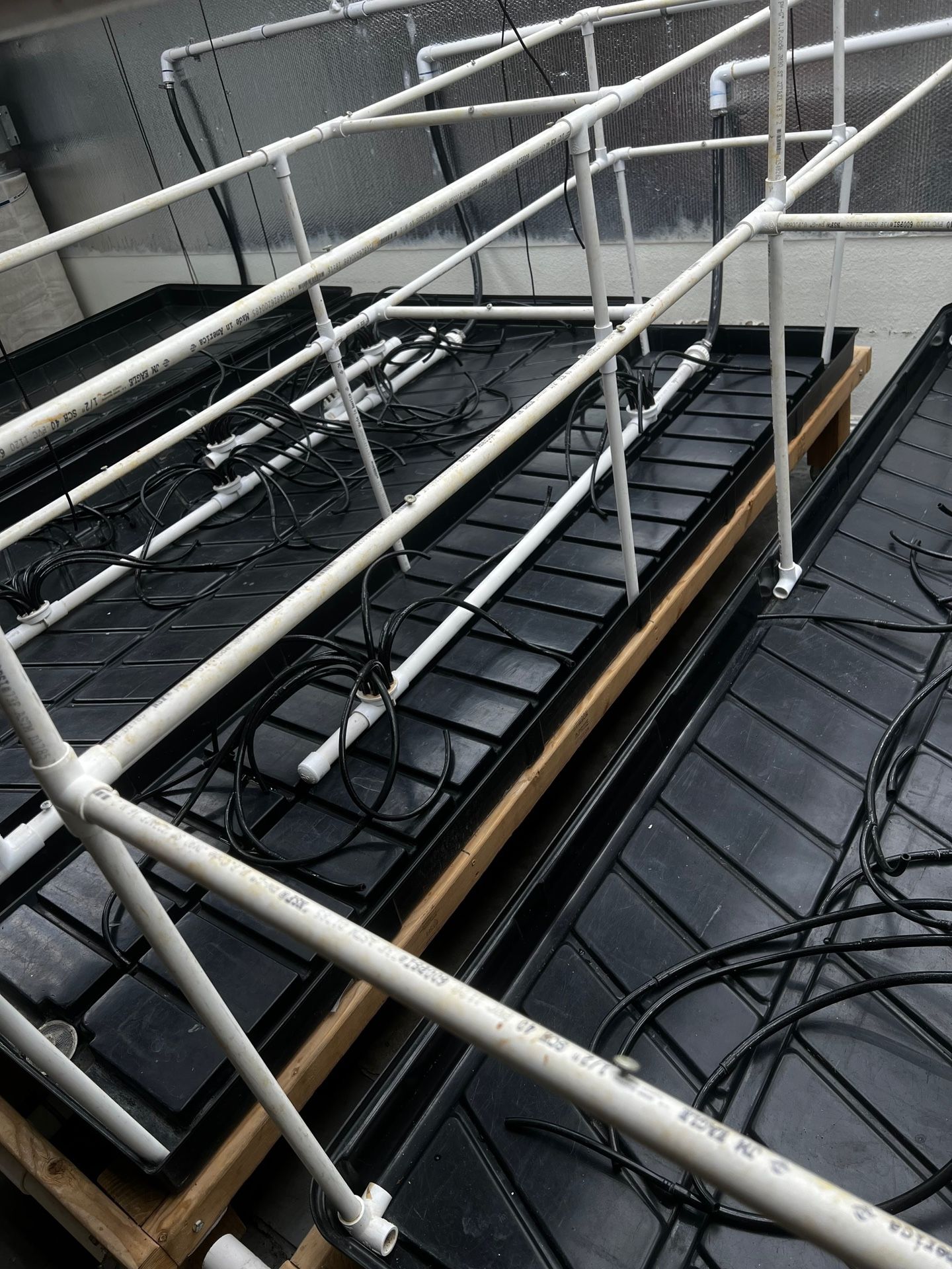 Botanicare 2x8 Black Grow Trays Flood Drain Top Feed Indoor Gordan Rockwool CoCo Hydro Gardening LED