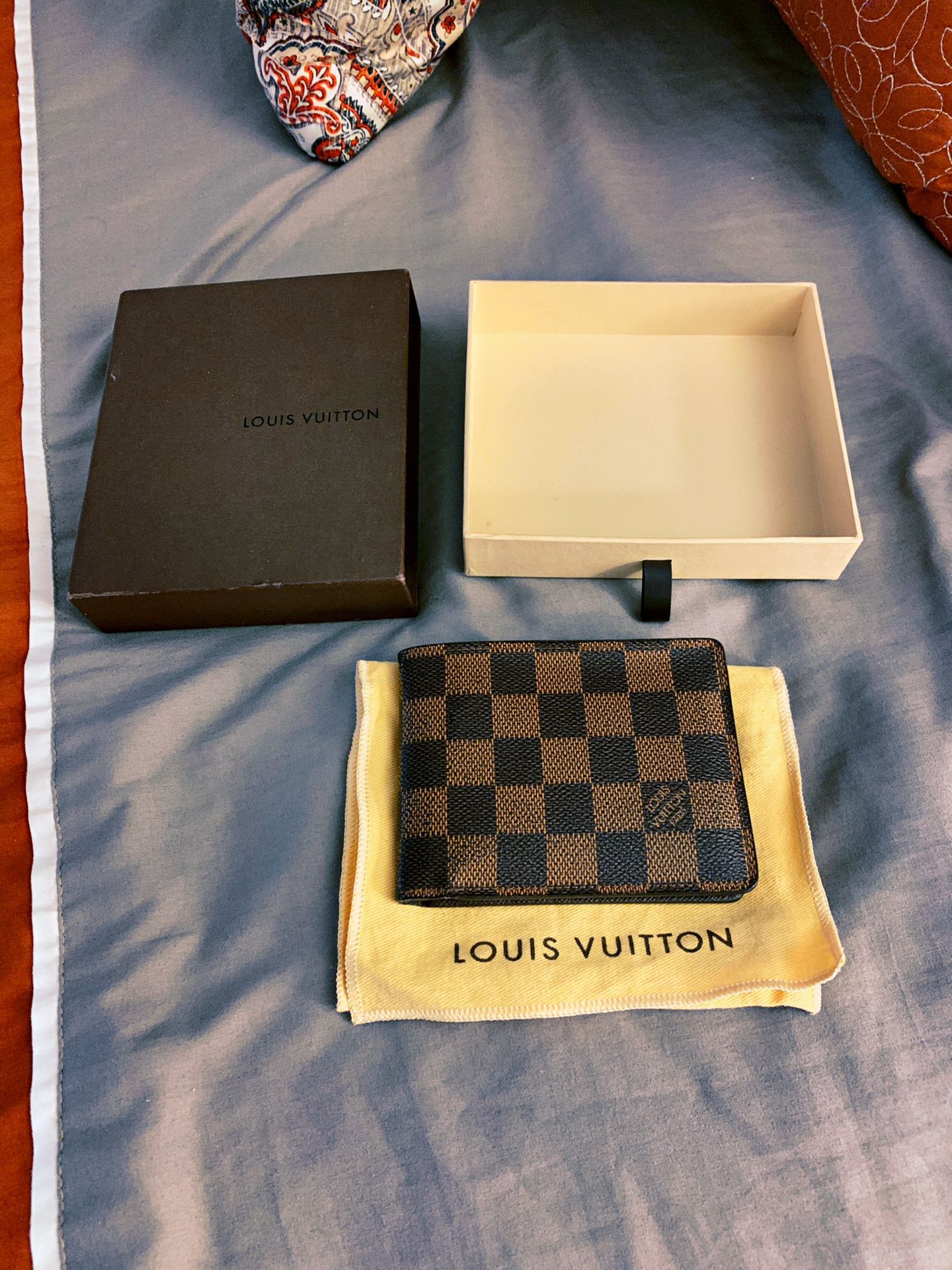 10000% Authentic Louis Vuitton Damier Wallet w/Receipt