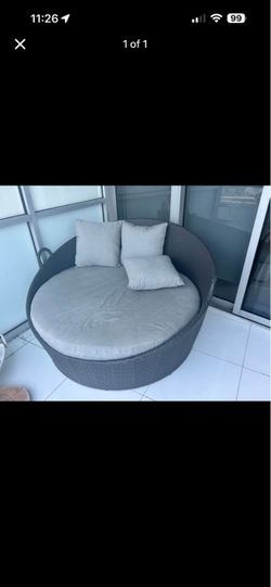 Outdoor Dark Grey Round Ratan Daybed