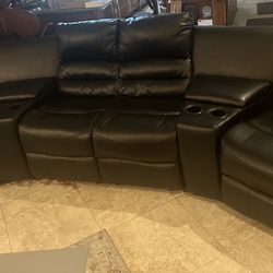 🛋️ Leather Reclining Couch – Seats 4 – Cupholders + Storage – Good Condition!