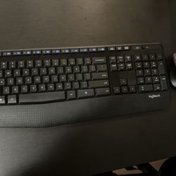 Wireless Logitech Mouse+Keyboard