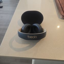 Dre Beats Studio 3 Head Phones