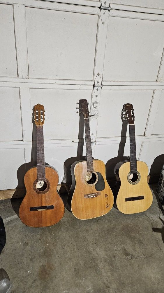 set of 3 guitars see photo