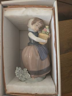 LLADRO - Linda Con Maceta