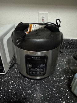 Insignia Digital Rice Cooker