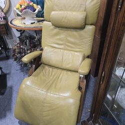 Human Touch Zero Gravity Electric Recliner
