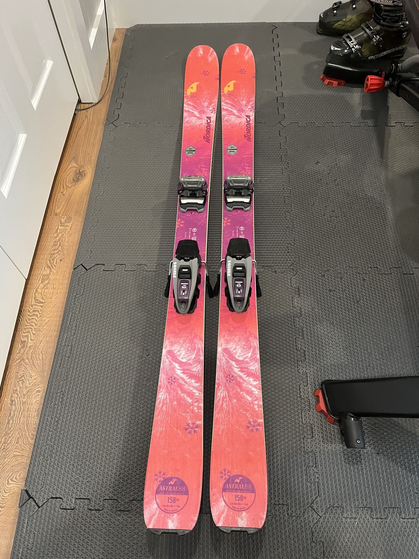 Snow Skis