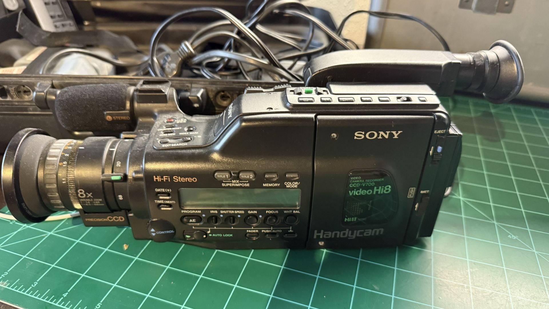 SONY Handycam　CCD-V700 video Hi8 SONY CAMCORDER Hi8 Review - Using a 30 YEAR OLD CAMERA Today
