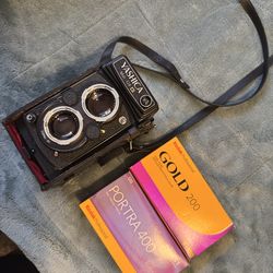 Yashica Mat-124G TLR w/film rolls