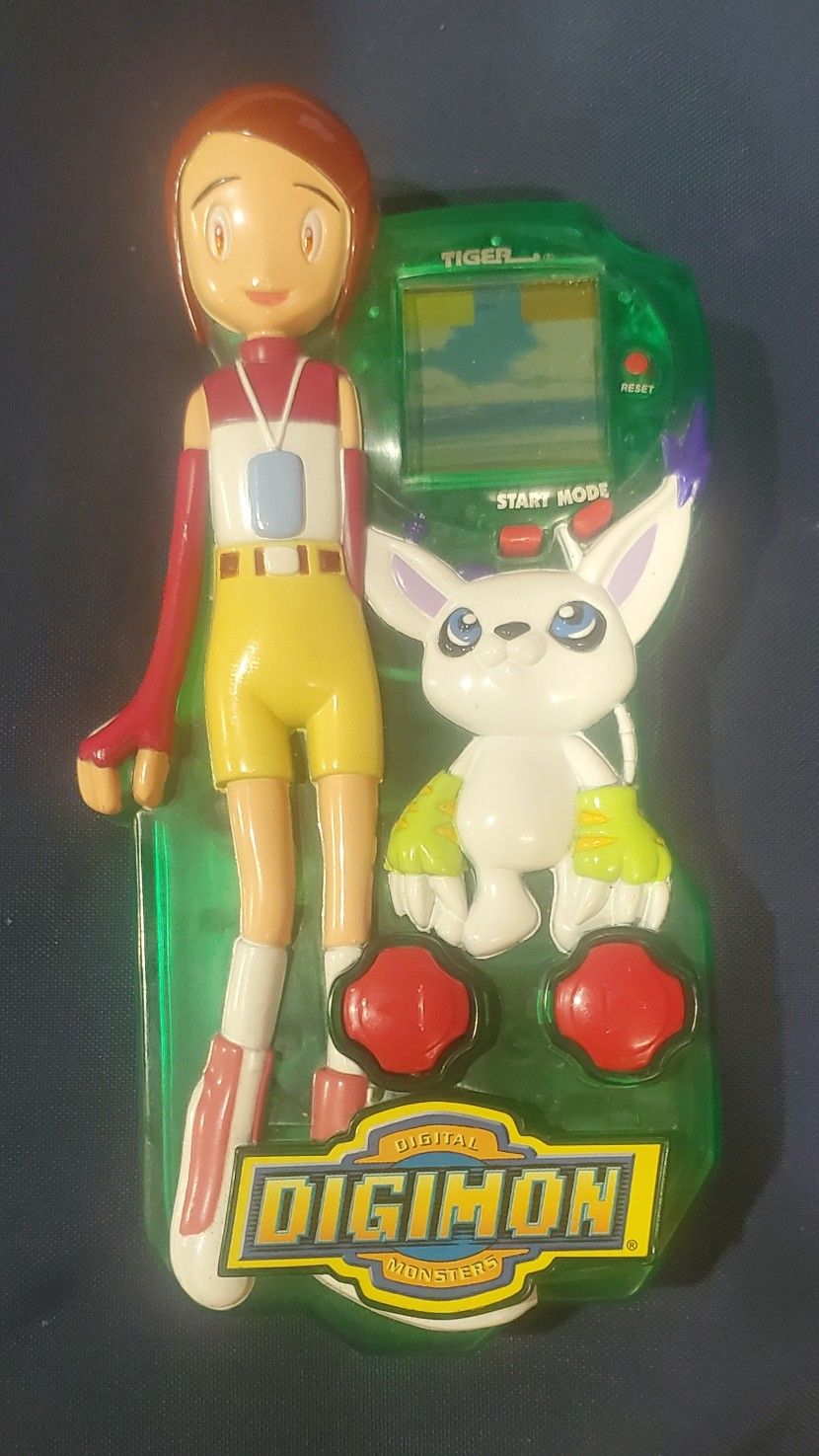 Rare item. Tiger Electronics - 2000 Digimon Digital Monsters LCD Electronic Handheld Game - Kari and Gatoman