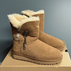 $120 Women’s UGG Azalea Charm Brand New Size 7