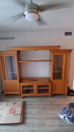 Entertainment center