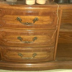 3 Draw Dresser With Side Cabinets