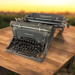 Rare Vintage Underwood Typewriter – Authentic Antique, Great Condition