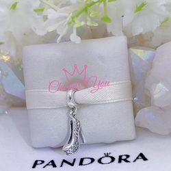 Adorable Charm 925 silver for Pandora moments bracelet.