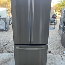 GE REFRIGERATOR 33" wide