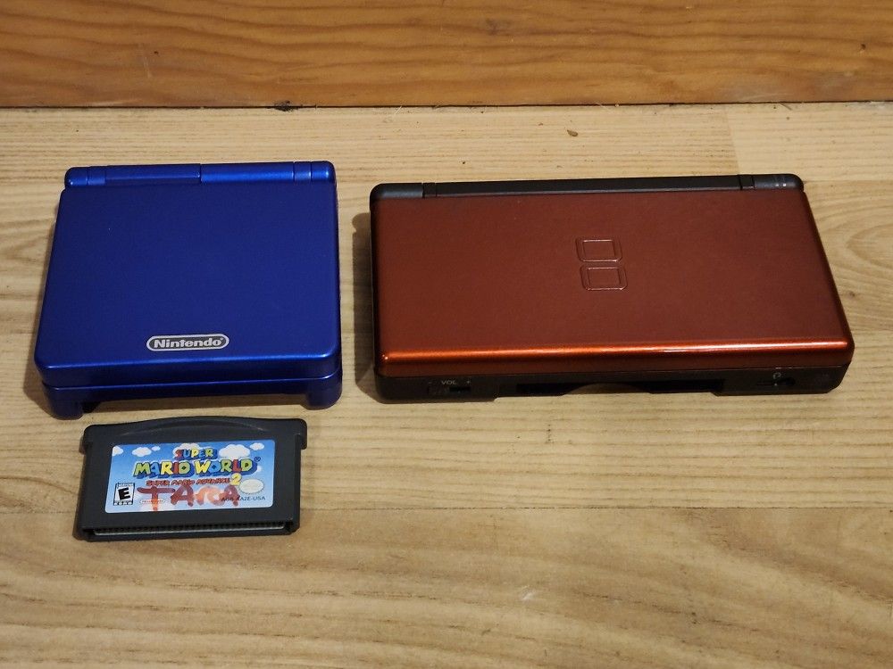 NINTENDO DS LITE & NINTENDO GAME BOY SP + 1 GAME