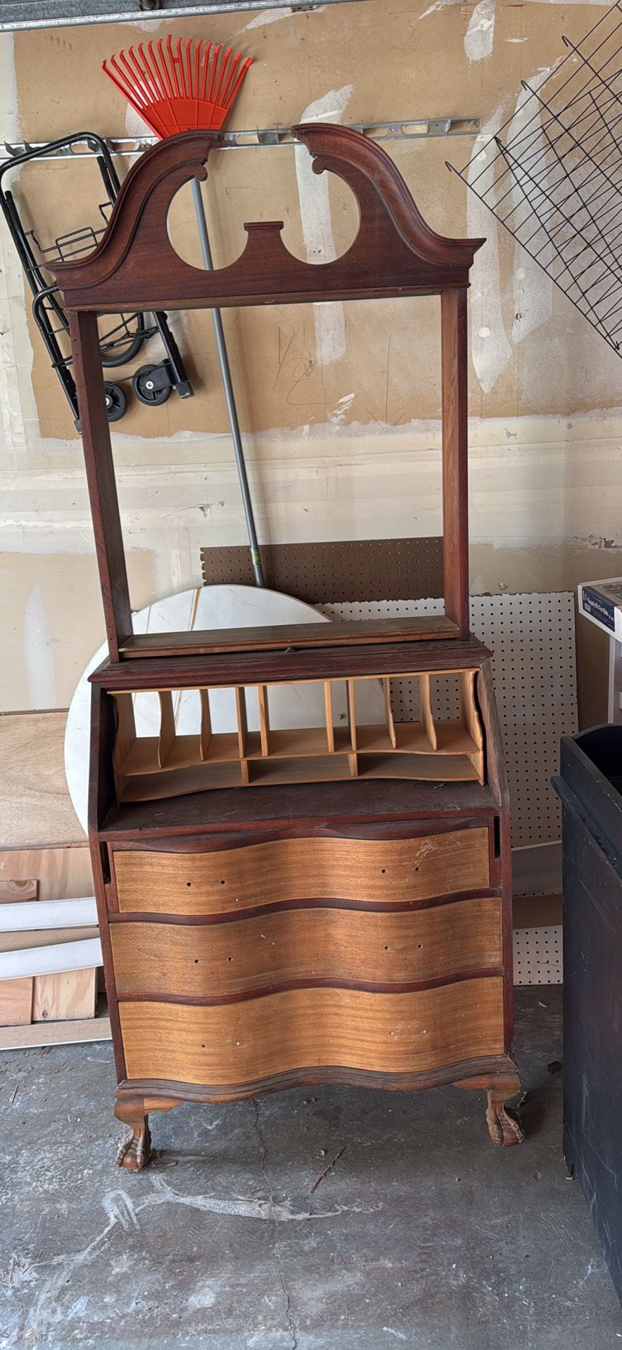 Beautiful 1920S Light And Medium Oak China Cabinet