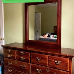 Dresser With MIRROR and 6 DRAWERS 