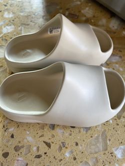 Brand New Yeezy Slides For Kids