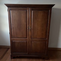 Men’s Upright Armoire