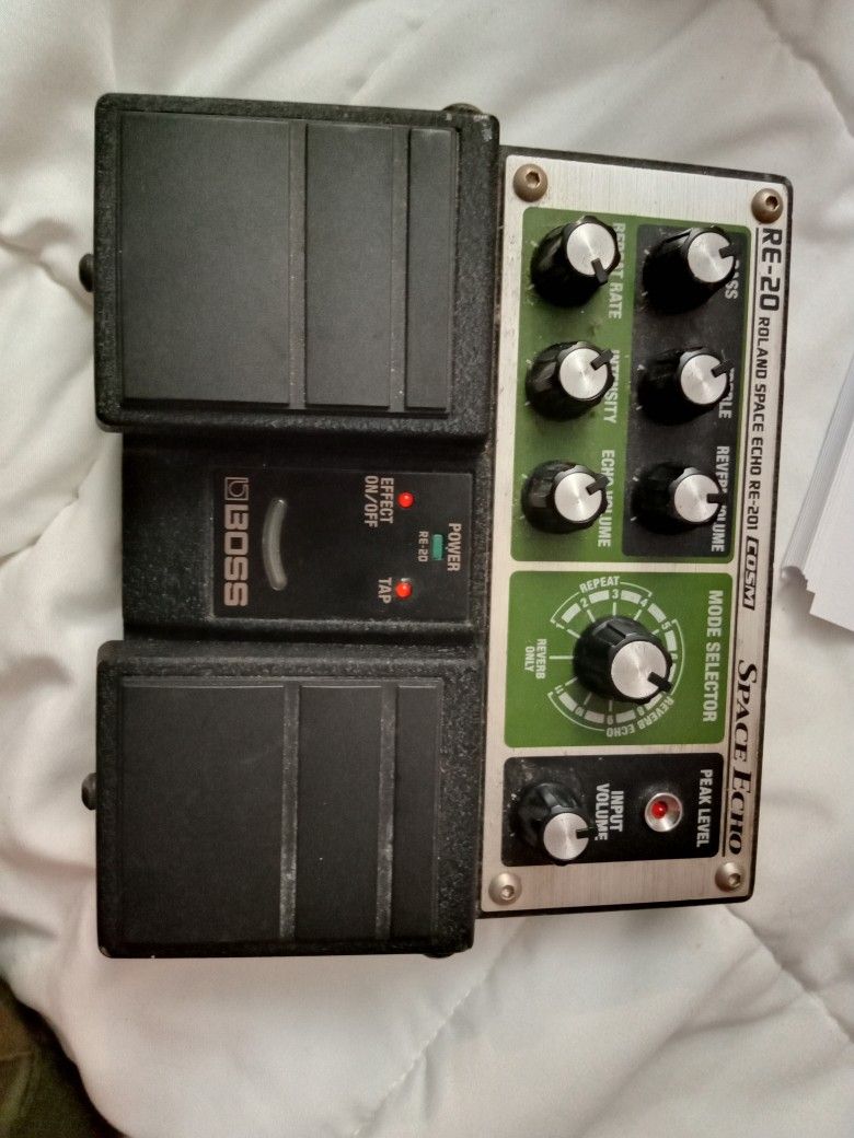 BOSS RE-20 Space Echo Roland RE-201 Guitar Effect Pedal