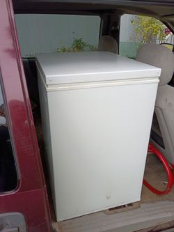 Chest freezer 6 months old 120..00 can deliver