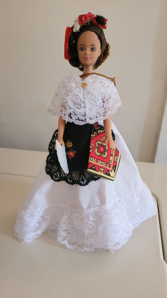 Traditional Mexican Dolls. Mexican Barbie Doll