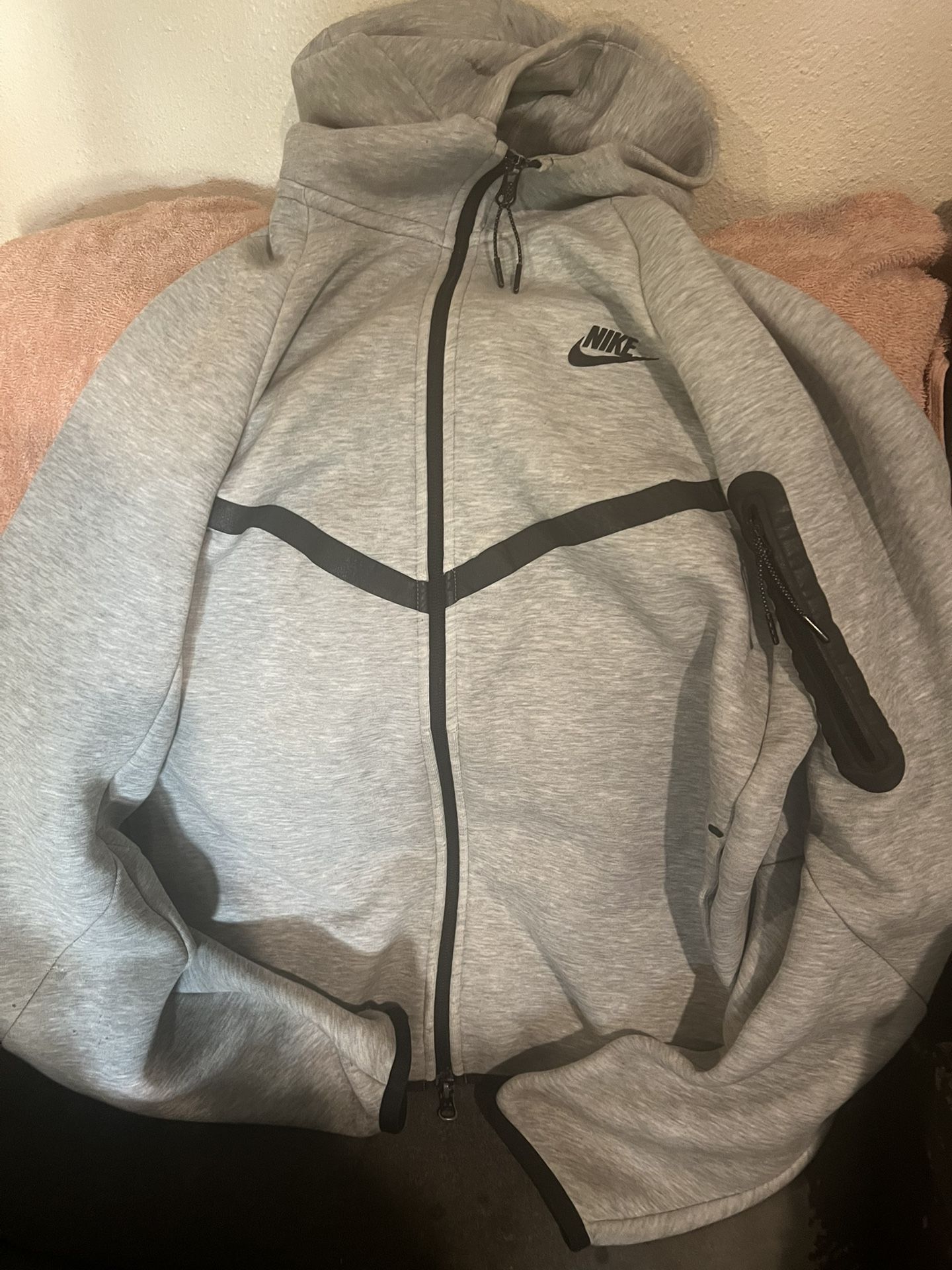 nike tech 2025 size M grey