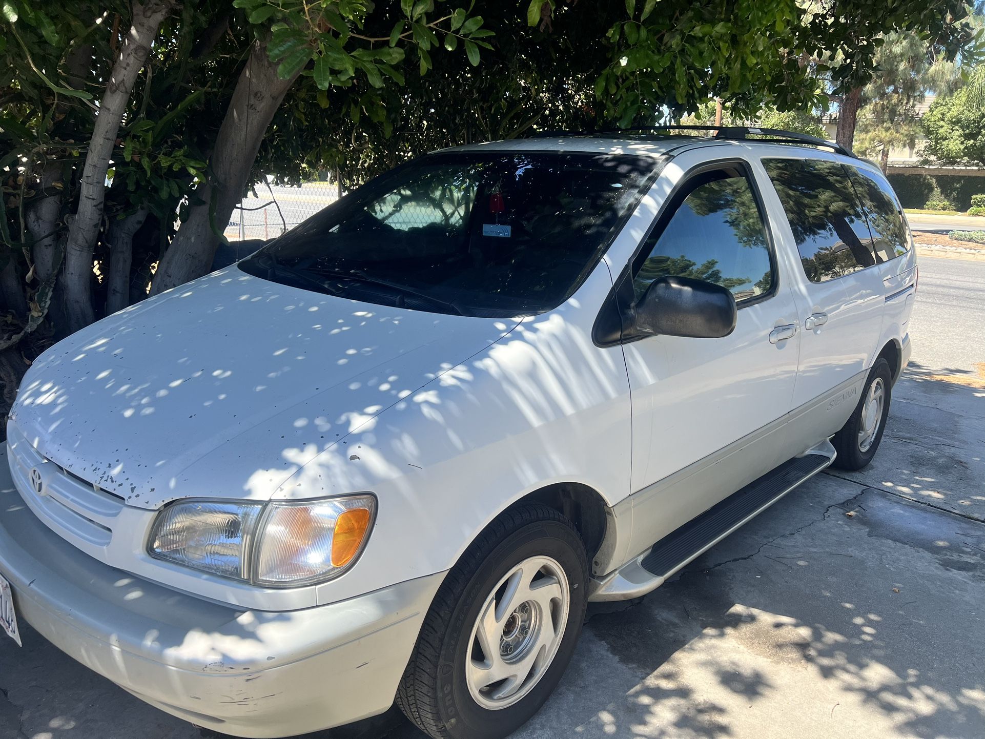1998 Toyota Sienna