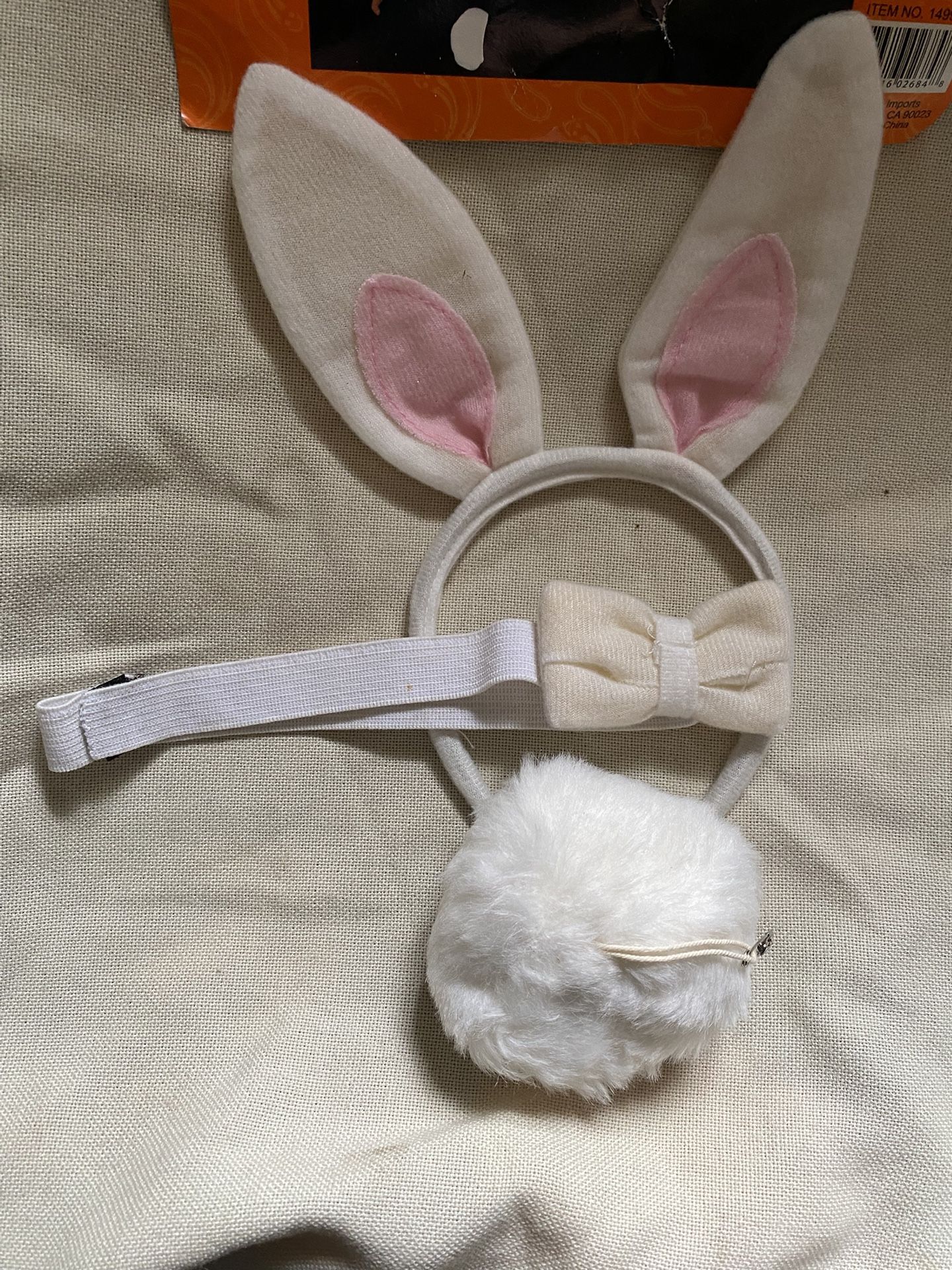 1105. II. Child’s 3 Pc Bunny Costume In Clear Bag $5.00