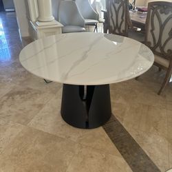 Dinning Rm Table