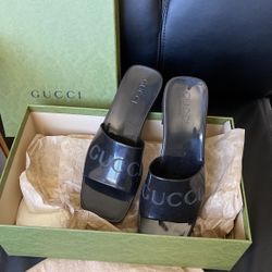 100% Authentic Womens Black Gucci Slides Size 6 USA Size Like New 