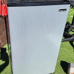 Magic Chef Mini Fridge 32x19.25x17.75" -- TESTED WORKS!!