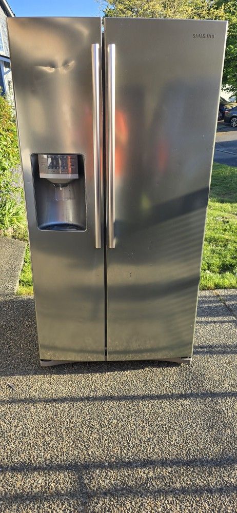 Samsung Fridge Size 36w 30d 69h) I Can Help You With Free Delivery Within 10 Miles Distance