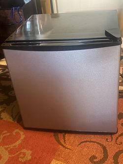 Mini fridge