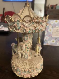 Vintage style carrousel toy