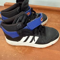 Adidas Size 5 Shoes 