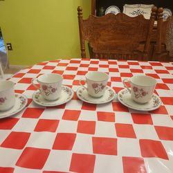 SET OF 4 TEACUPS 🍵 FINE CHINA