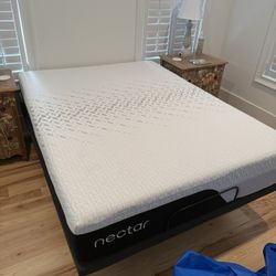 Nectar Classic Memory Foam Mattress, Queen, Like New, Excellent Condition