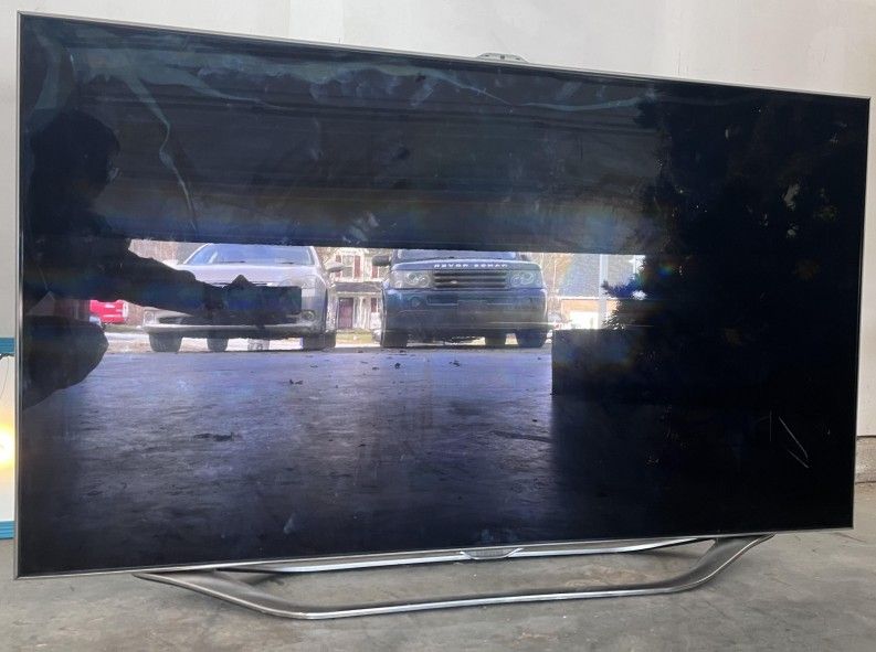 Samsung Led smart Tv 55' Led screen/ UN55ES8000FXZA /3D with eye glasses.
