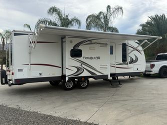 2013 KOMFORT TRAILBLAZER 2 SLIDE OUT 32FT