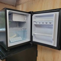 1.35 Cu.Ft Mini Fridge with Freezer